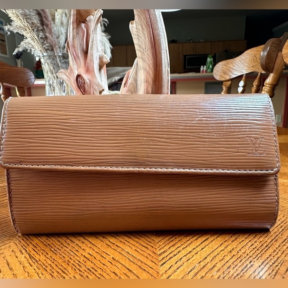 Louis Vuitton epi leather Porto Tresor International long wallet - Picture 1 of 14